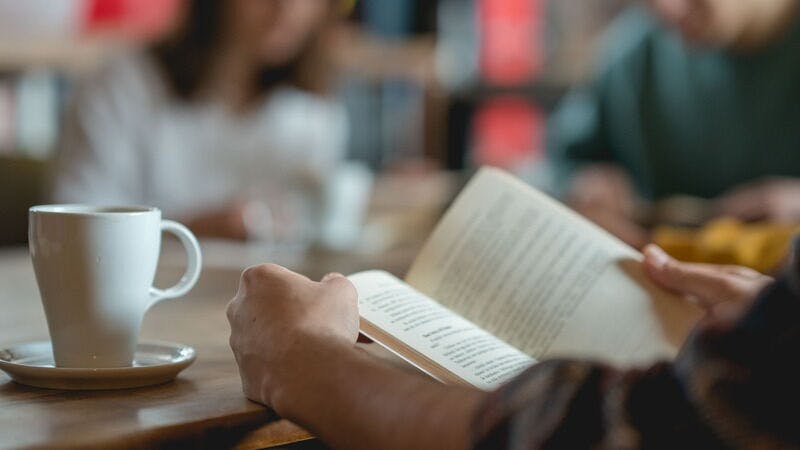 Samen over boeken babbelen_edited.jpg