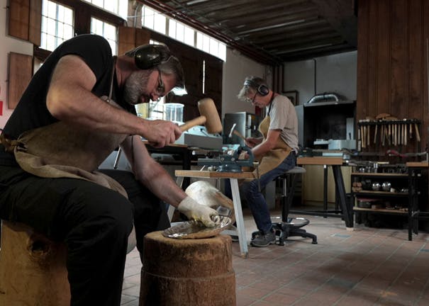 Zilversmeden in het DIVA atelier