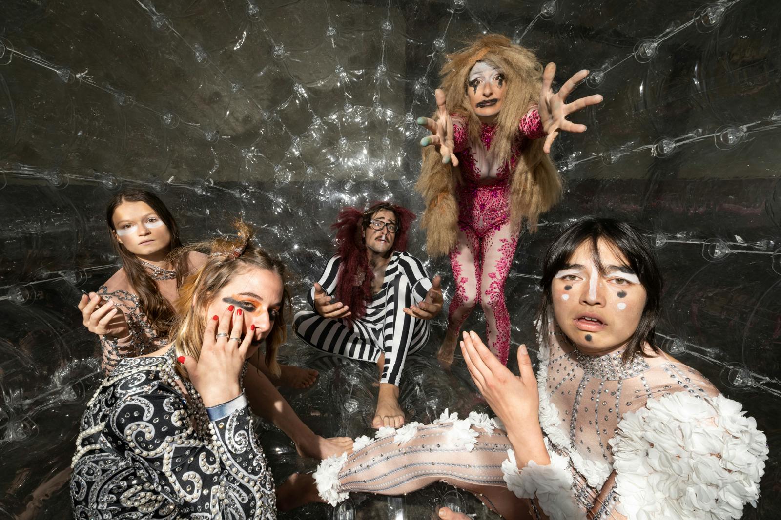 MID_zomerexpo_Monster Chetwynd - © Monster Chetwynd. Courtesy the Artist, Art Basel and Sadie Coles HQ, London. Photo Sebastian Lendenmann