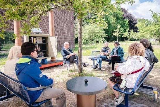 SamenLezen in de buitenbib van het MiddelheimMuseum