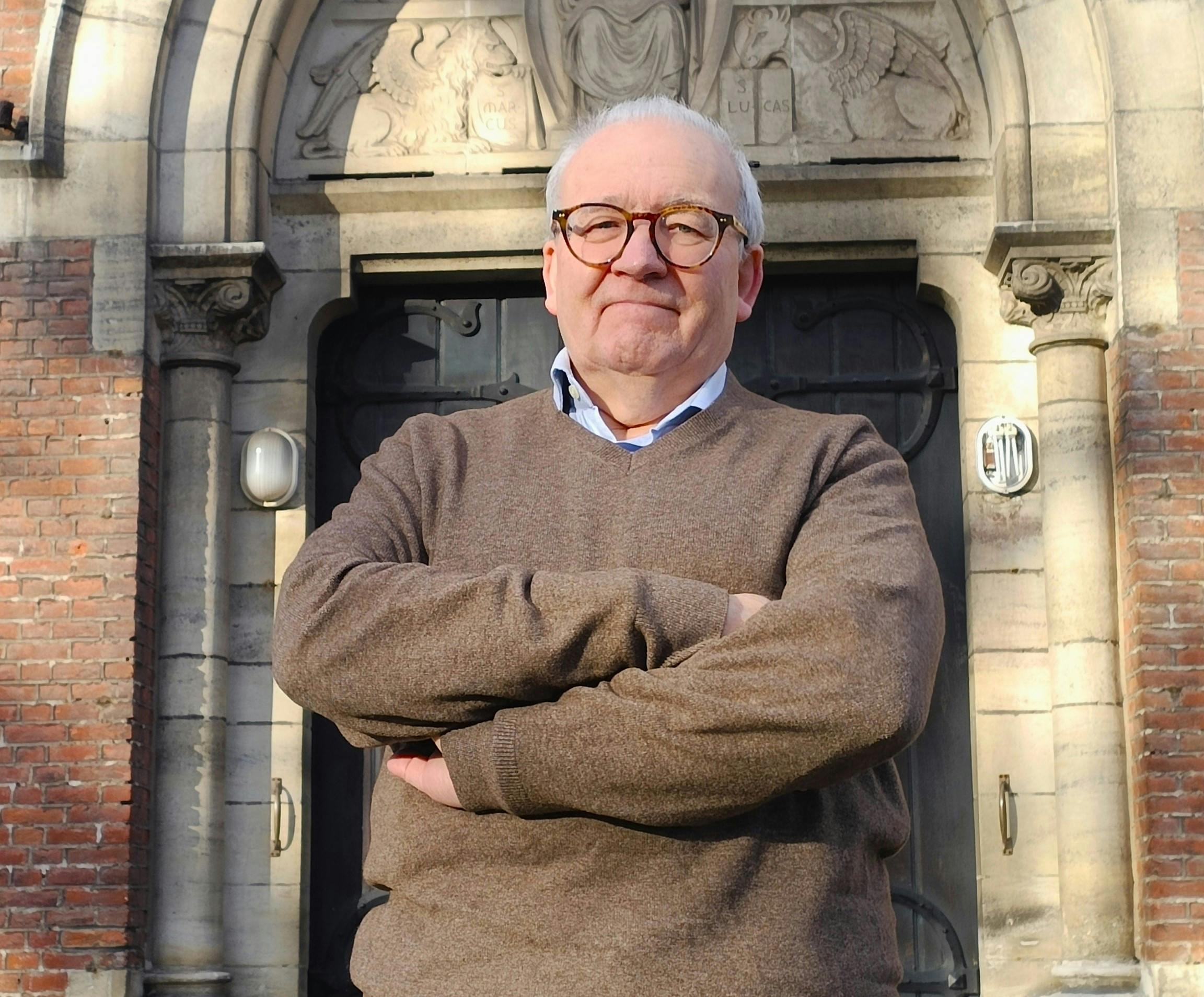 Ludo Van den Bos is de vaste beiaardier van Sint-Catharina in Antwerpen.