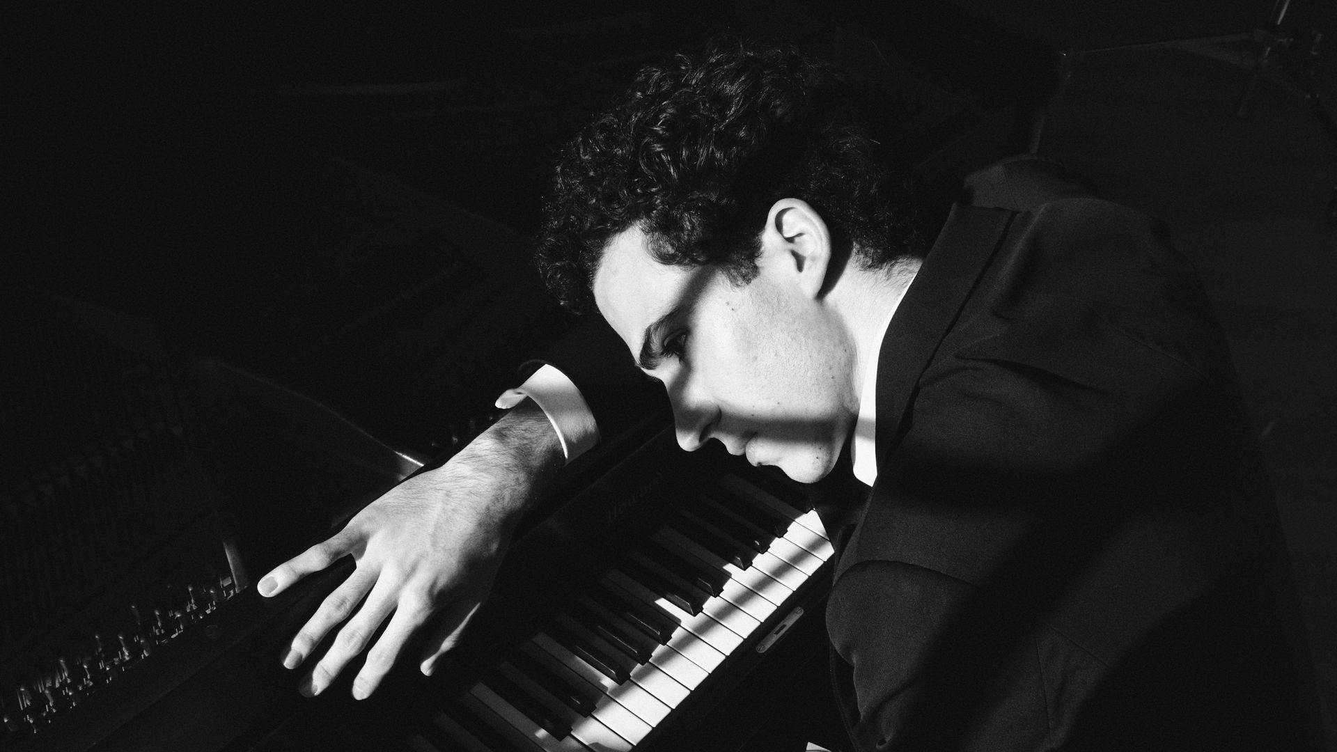 Sjostakovitsj en Katsjatoerjan - Emmanuel Tjeknavorian, Kiron Atom Tellian